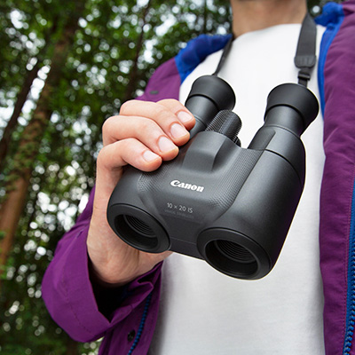 Ergonomic Design and Comfortable Grip Not only does the incorporation of Lens Shift Image Stabilization improve optical performance, but it also has the added benefit of making the 10x20 IS binoculars easy and comfortable to hold. Through the miniaturization of the IS unit the binoculars provide an ergonomic and sturdy grip, allowing intuitive access to the IS switch, focusing ring diopter and more, with ease.
